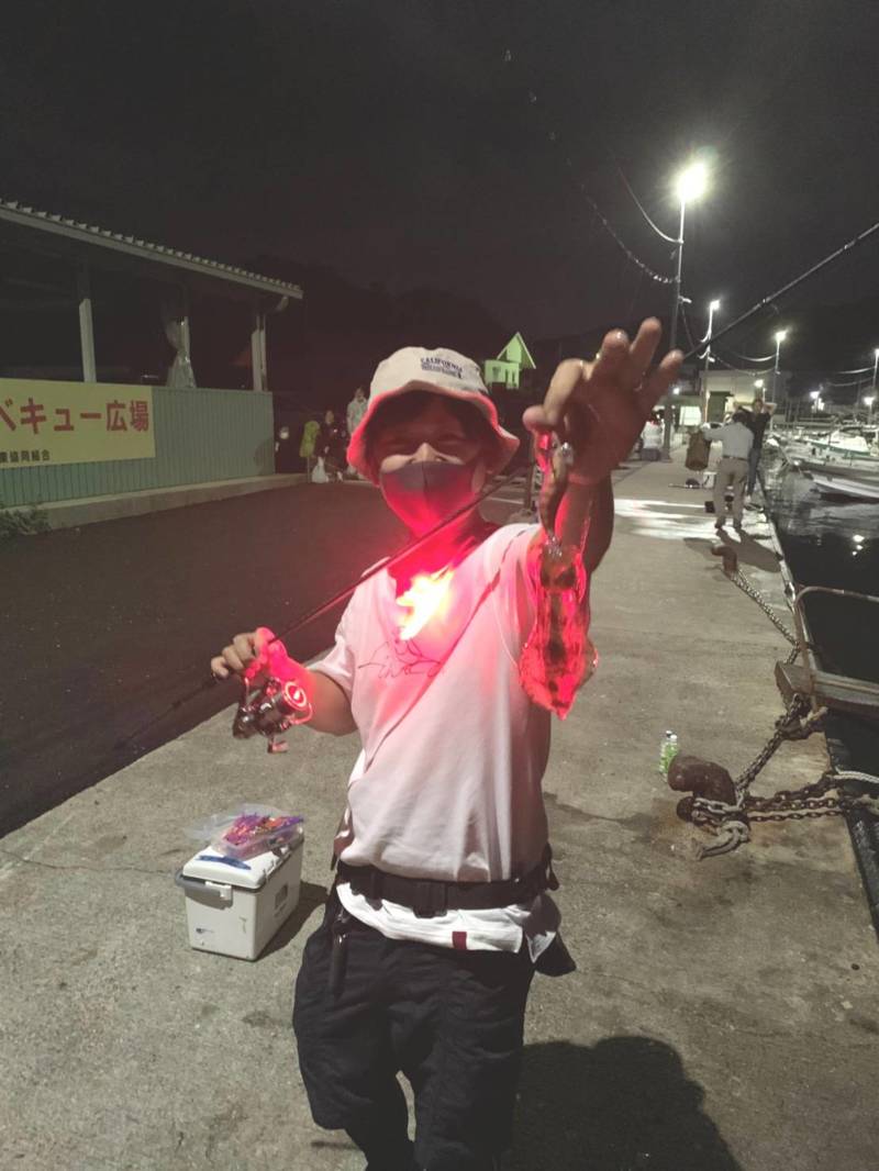 大阪府のフロートアジングでアジ・タチウオ・アオリイカ釣果