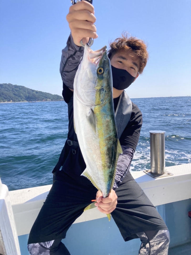 大阪府ヒットラッシュの船釣りでハマチ・タチウオ釣果