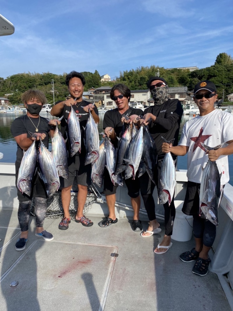 三重県志摩沖へいみつ丸の船釣りでカツオ釣果