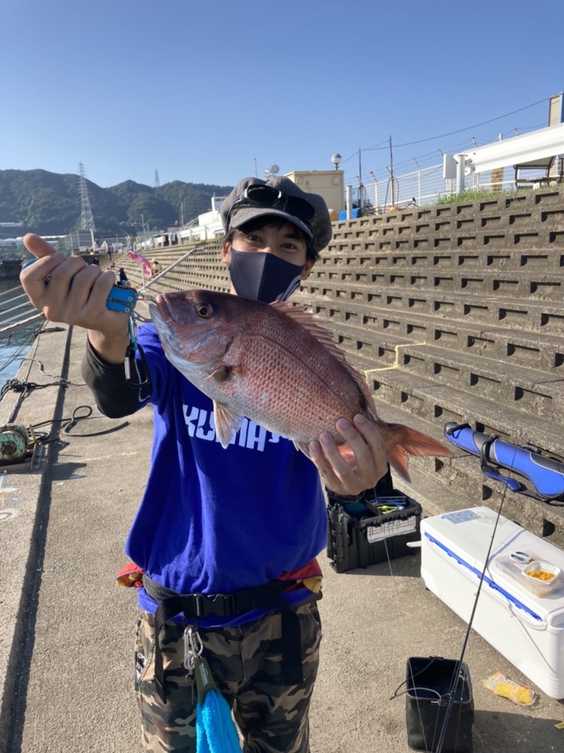 和歌山マリーナシティの海洋釣り堀でマダイ・ハマチ・シオ釣果