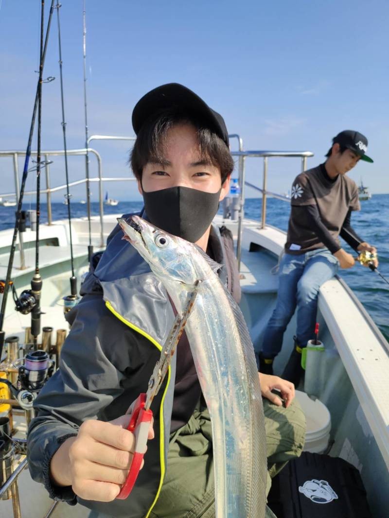 大阪府泉南オーシャンスターの船釣りでタチウオ・サバ・アジ釣果