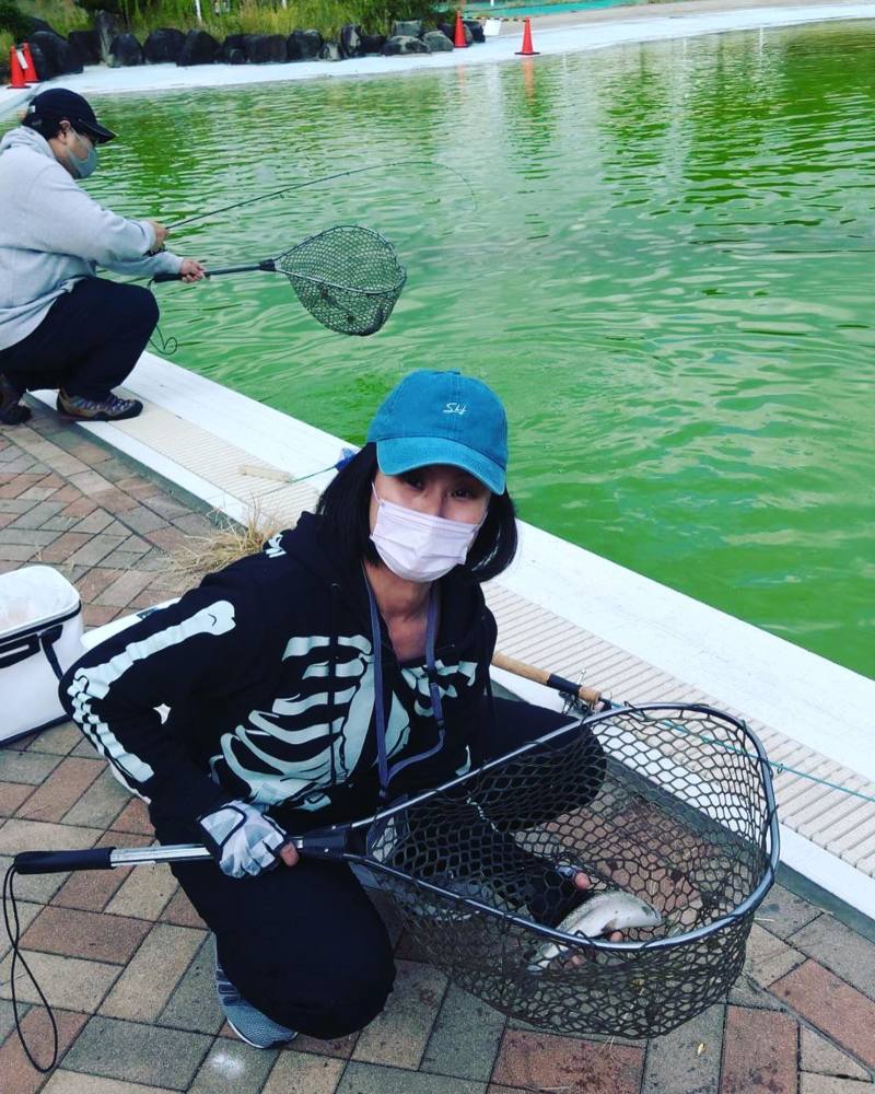 大阪府豊中市の服部緑地フィッシングパークでニジマス釣果