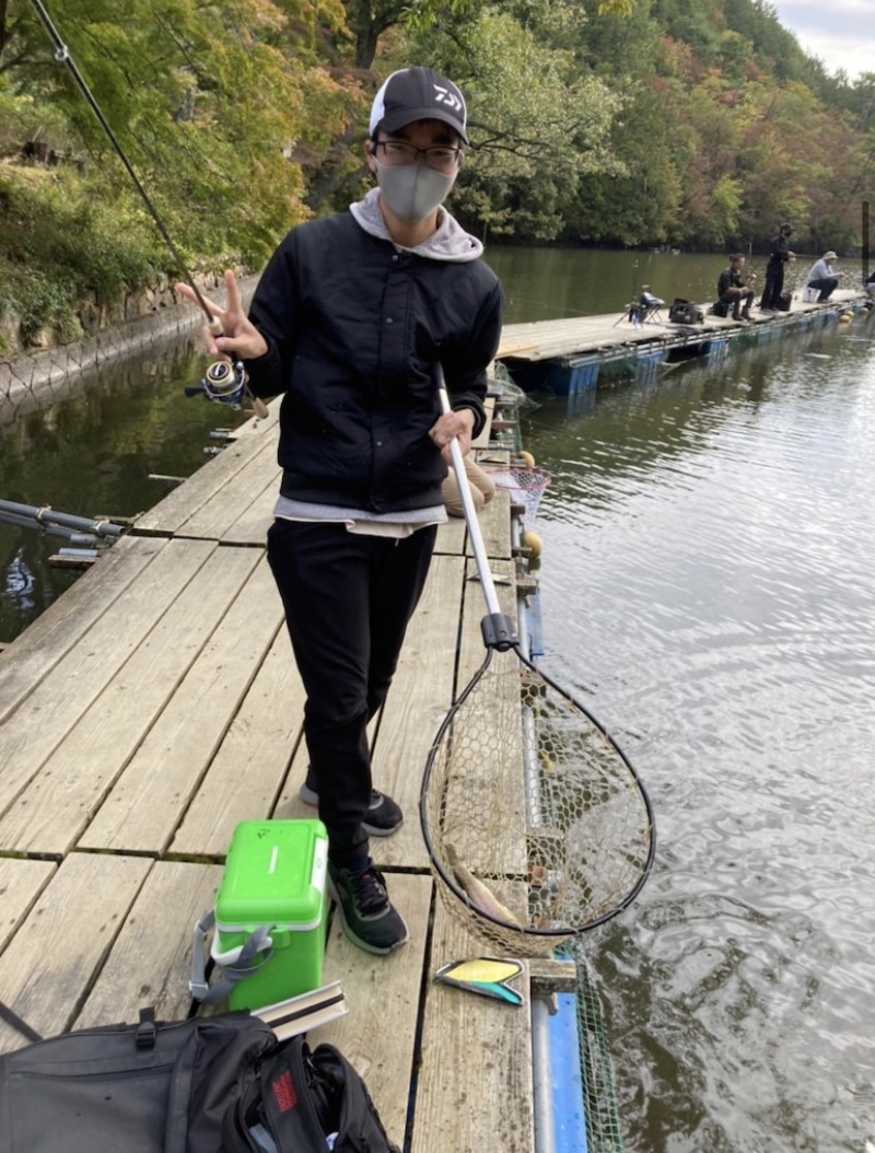 京都府の嵐山フィッシングエリアでニジマス釣果