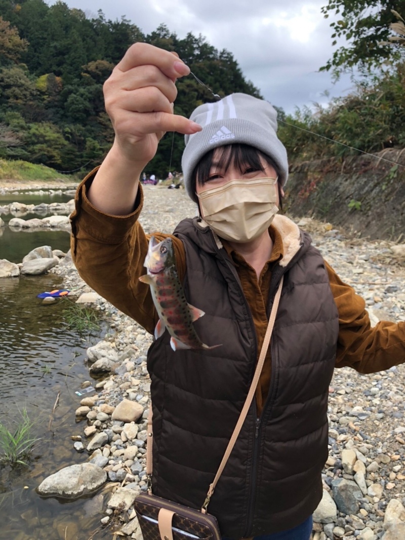 兵庫県三田市の小柿渓谷放流釣り場でニジマス・アマゴ釣果