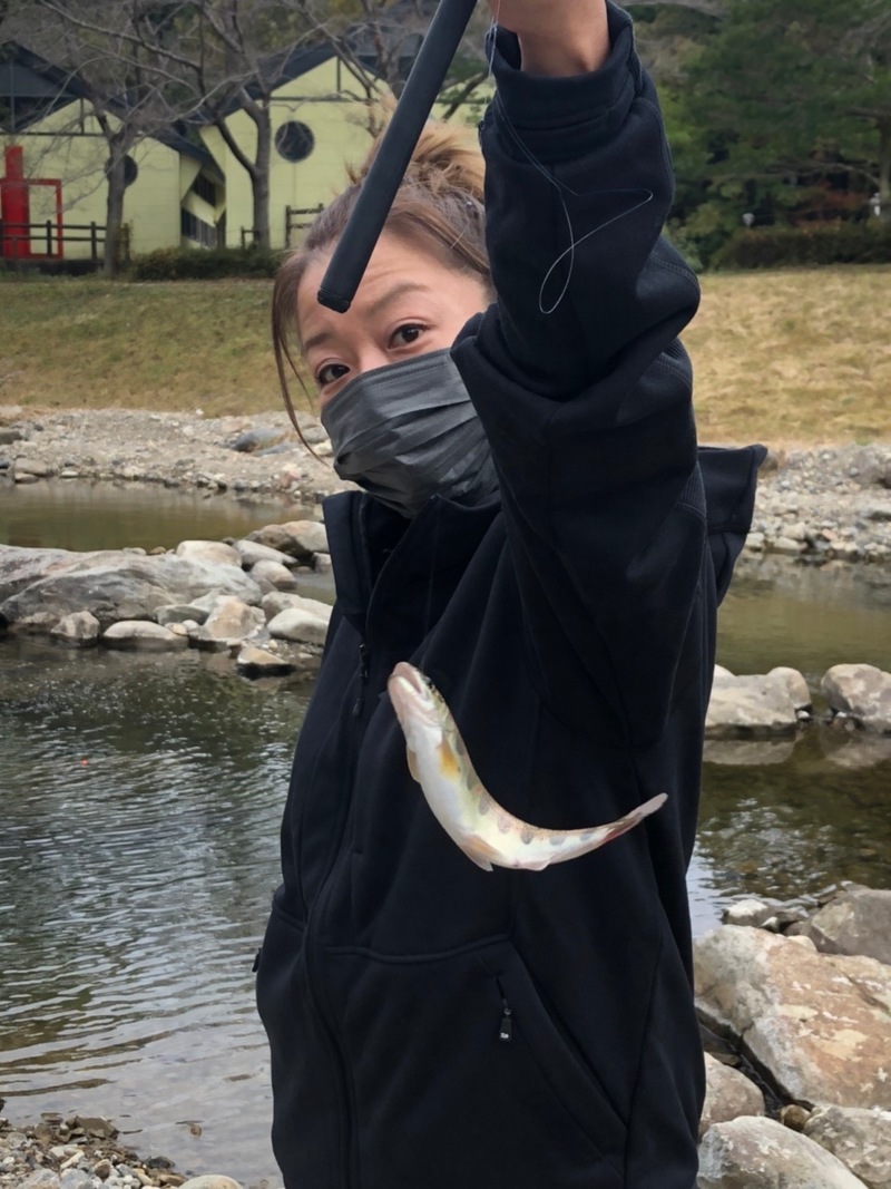 兵庫県三田市の小柿渓谷放流釣り場でニジマス・アマゴ釣果