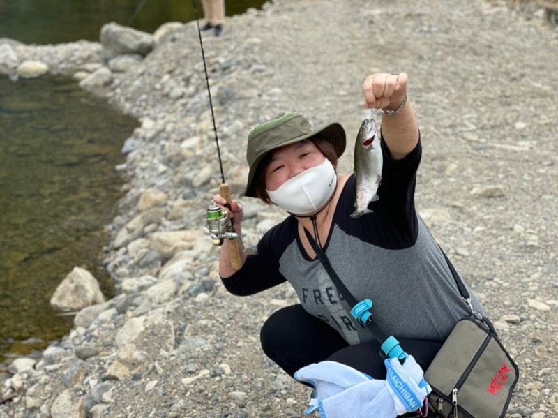 兵庫県三田市の小柿渓谷放流釣り場でニジマス・アマゴ釣果