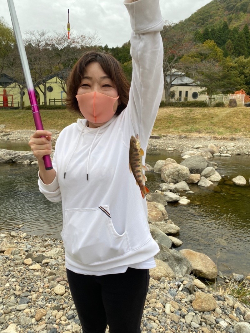 兵庫県三田市の小柿渓谷放流釣り場でニジマス・アマゴ釣果