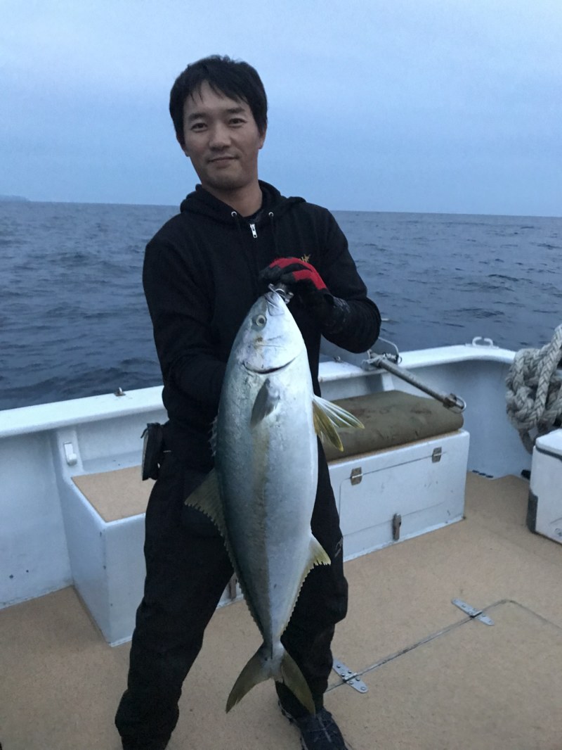 島根県隠岐 福友渡船の船釣りでヒラマサ・ブリ釣果