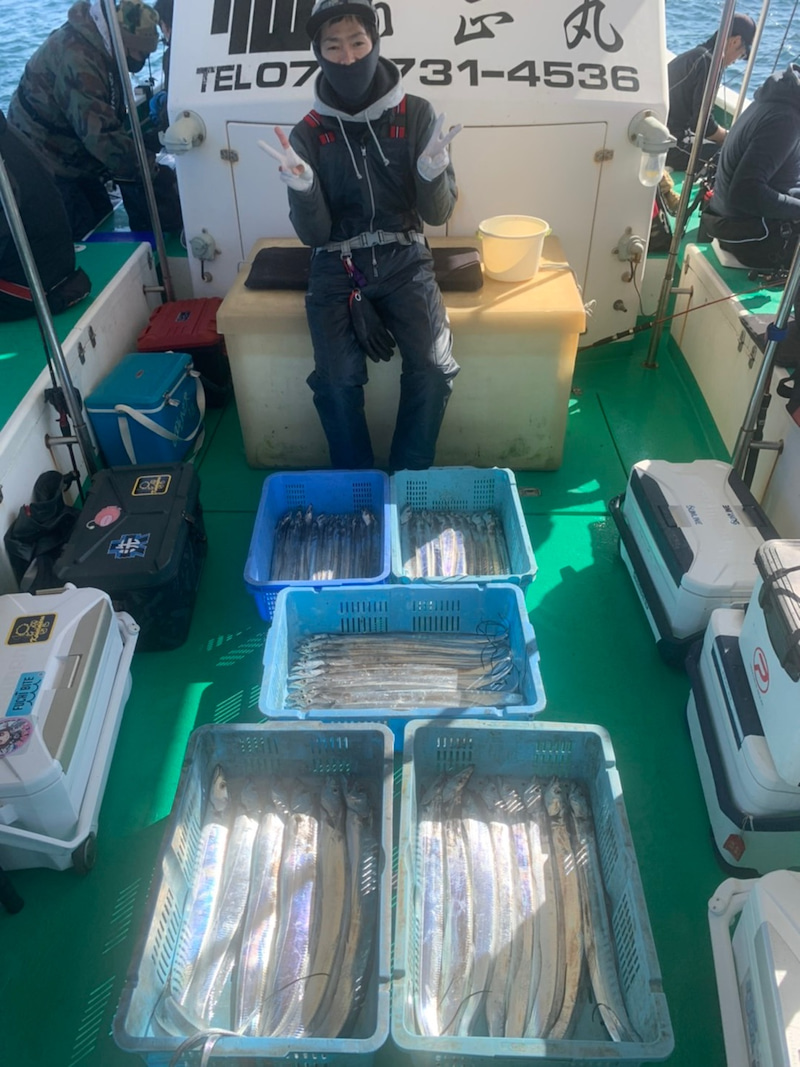 兵庫県洲本沖・淡路島 仙正丸の船釣りでタチウオ・メバル釣果