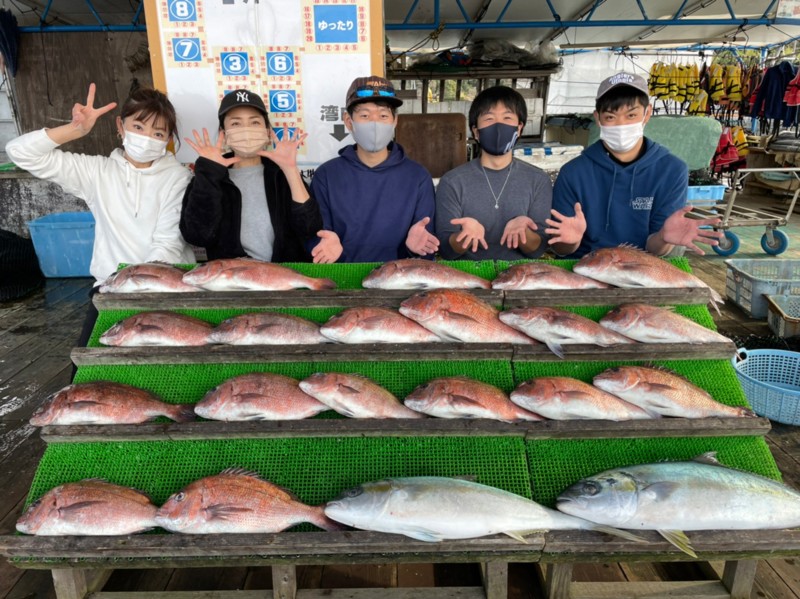 和歌山県 カタタの釣堀の海上釣堀で真鯛・ブリ釣果
