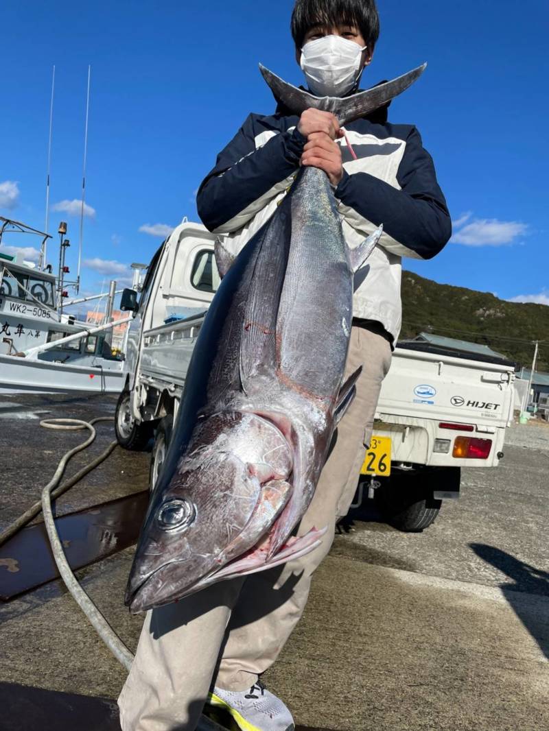 和歌山県串本フィッシング隼のトンジギでビンナガマグロ釣果