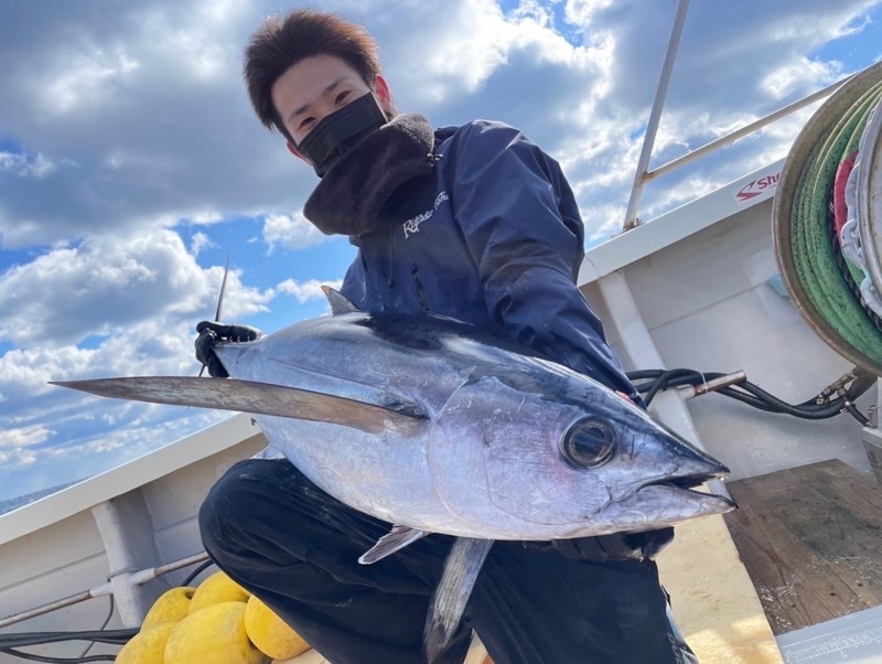 三重県志摩市 トロ丸の船釣りでビンチョウマグロ釣果