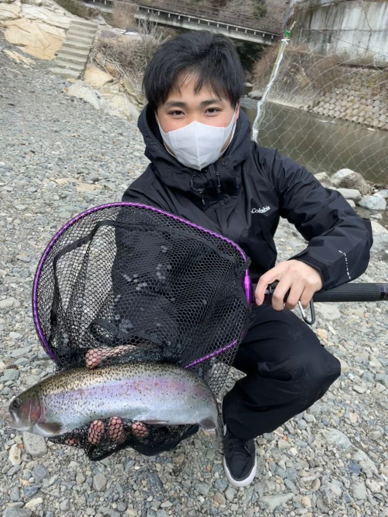 大阪府芥川マス釣り場のトラウトでニジマス釣果