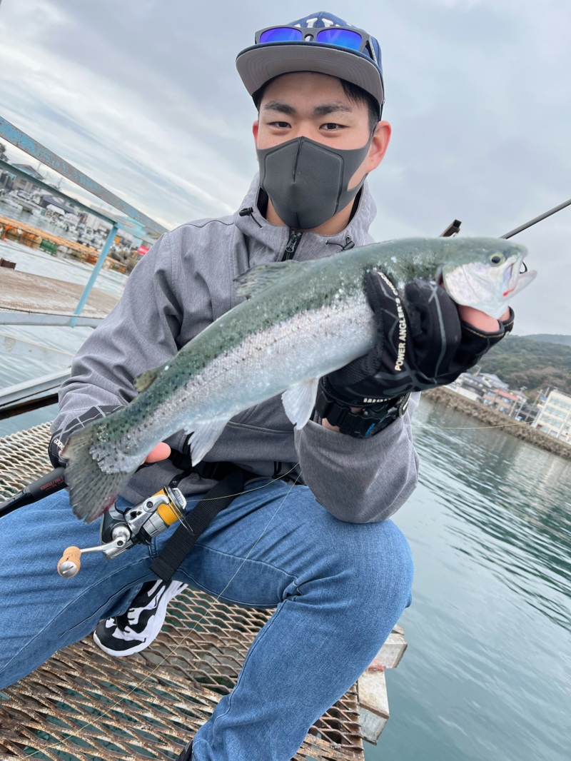 大阪府岬町 小島養魚場の釣り堀でサーモントラウト・マダイ釣果