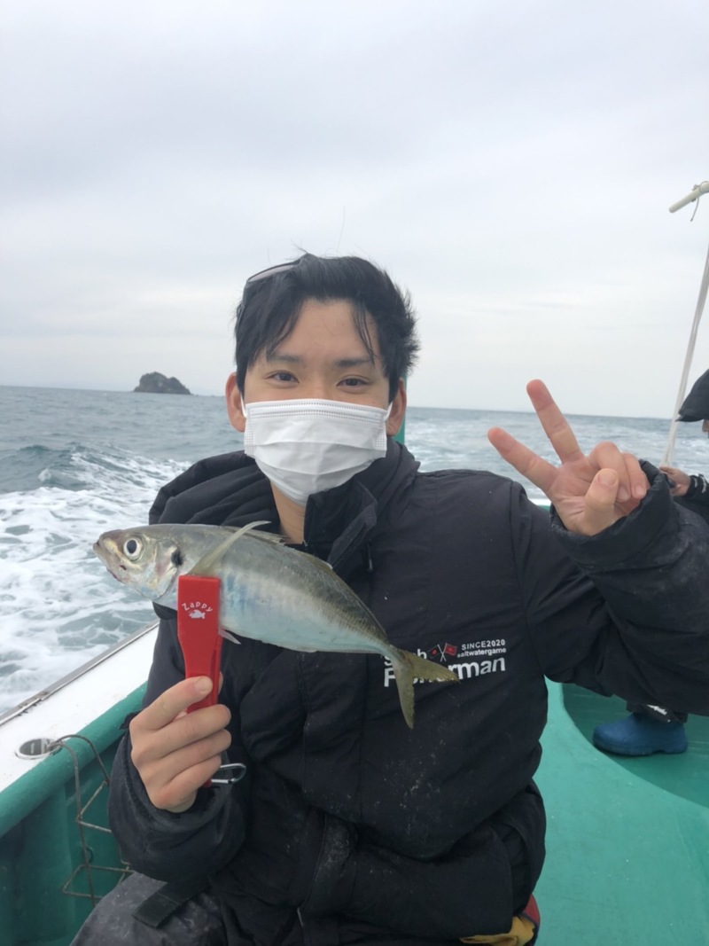 和歌山県湯浅町 ニュー紀南丸の船テンビンでアジ釣果