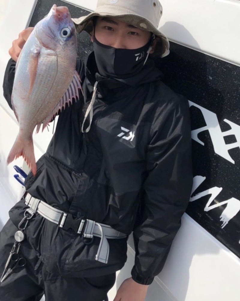 兵庫県明石市二見町 海豚の船釣りで鯛釣果