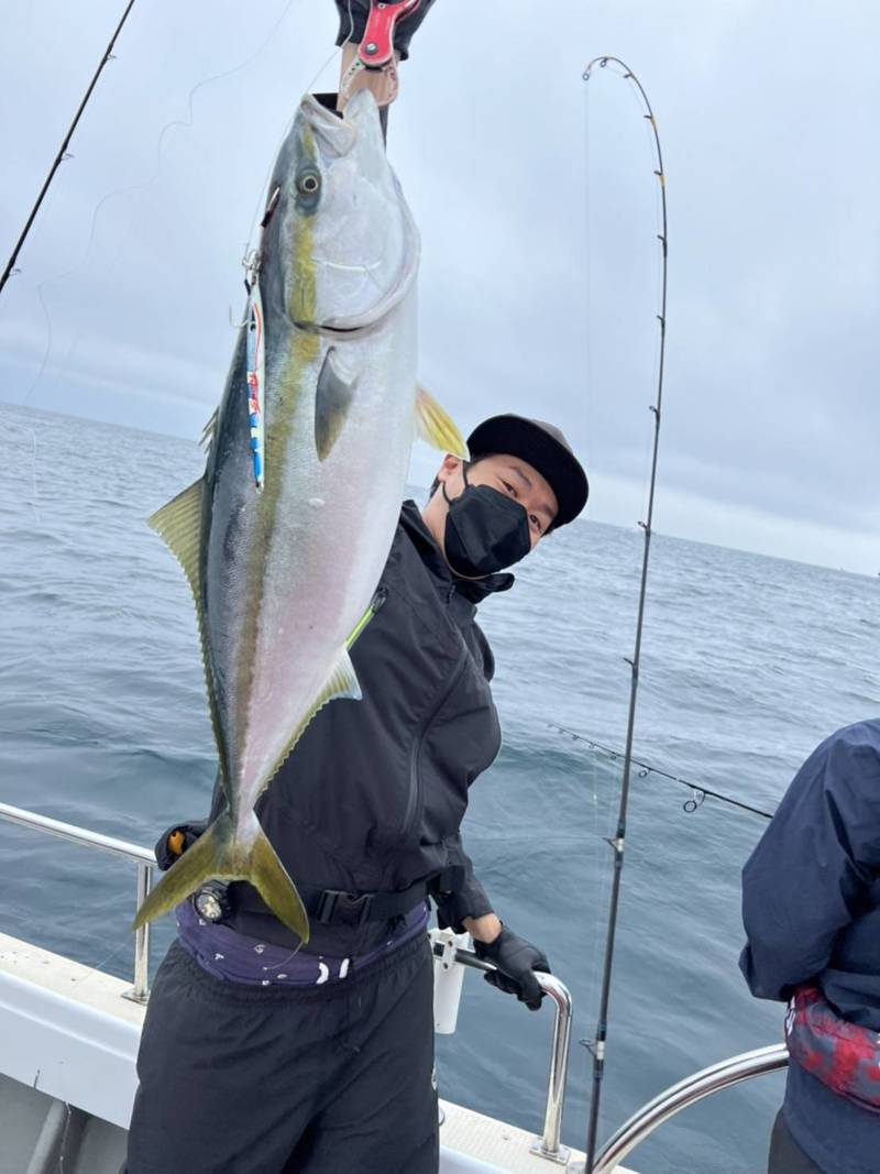 京都府宮津のオフショアジギングでブリ釣果