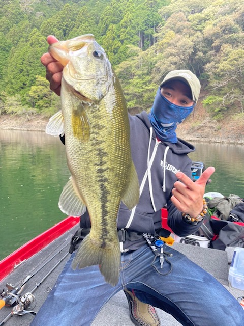 和歌山県合川ダムのルアーフィッシングでブラックバス釣果