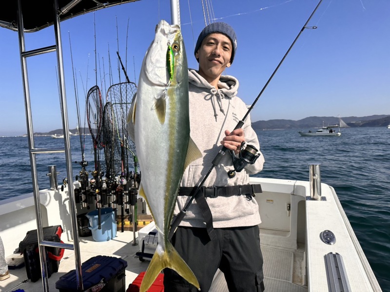 大阪府堺よりジギングで大阪湾シラスパターンの青物・鯛釣果