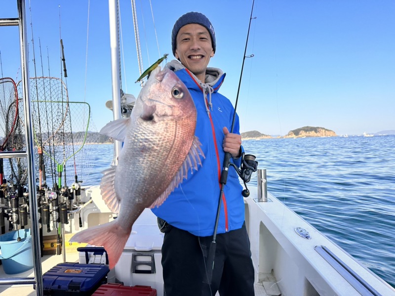 大阪府堺よりジギングで大阪湾シラスパターンの青物・鯛釣果