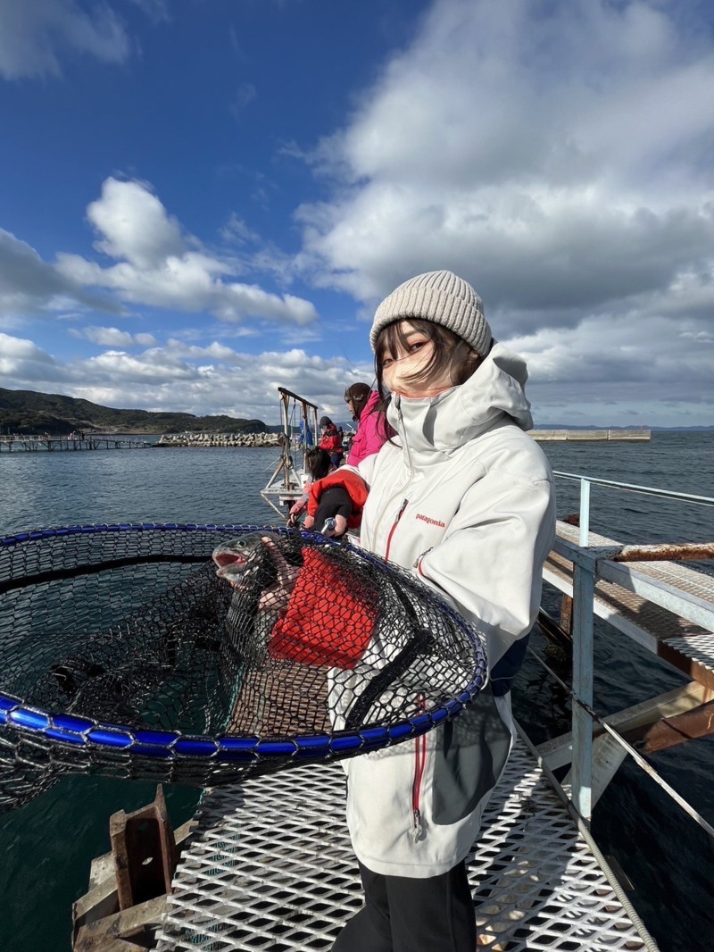 大阪府泉南の小島養魚場にてスプーンでサーモントラウト釣果