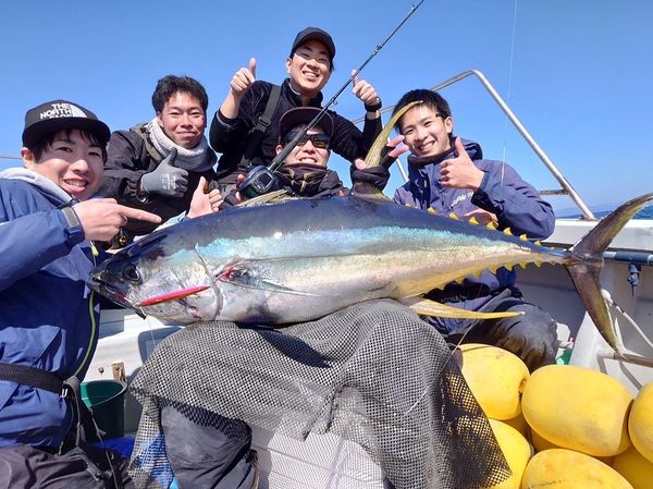 三重県志摩のトンジギでビンチョウ、キハダマグロ釣果