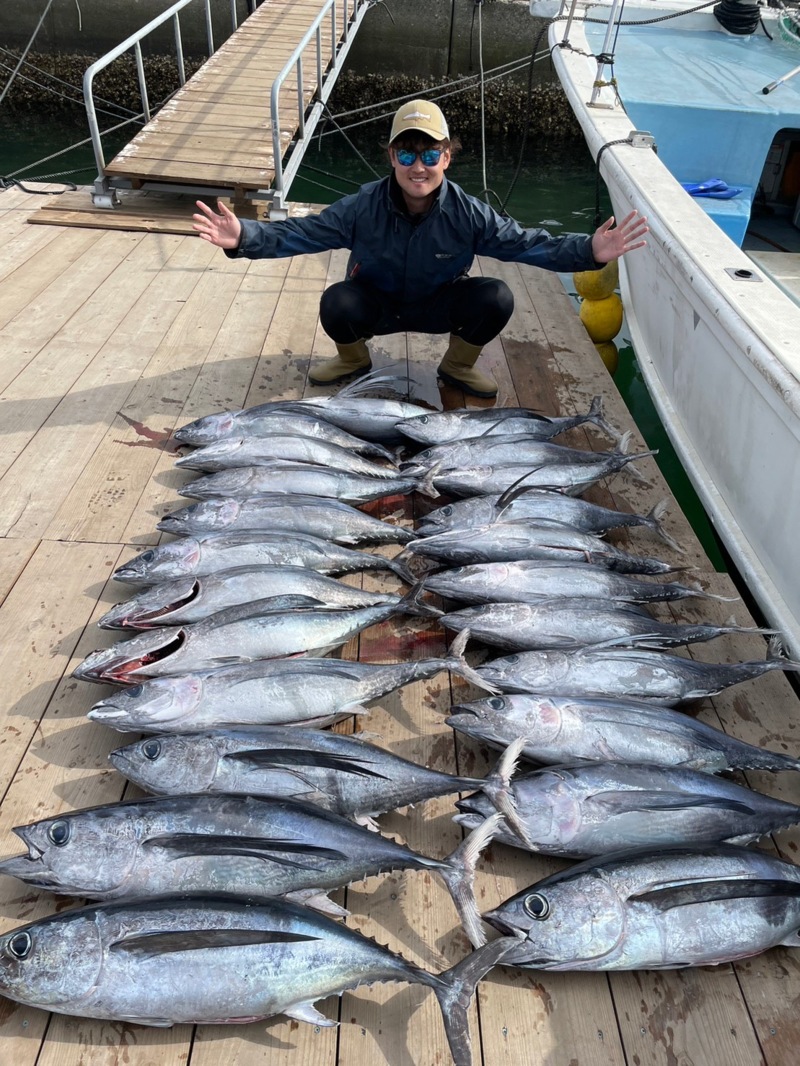 三重県南伊勢のトンジギでビンチョウマグロ釣果