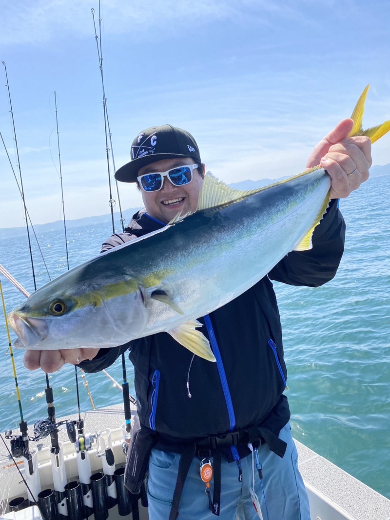 西宮神戸マリーナから大阪湾・明石周辺のSLJでハマチ釣果