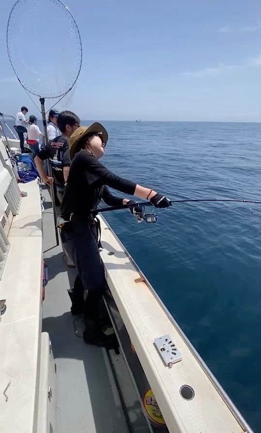 日本海宮津ハピネス2のオフショアジギングでブリ・メジロの釣果