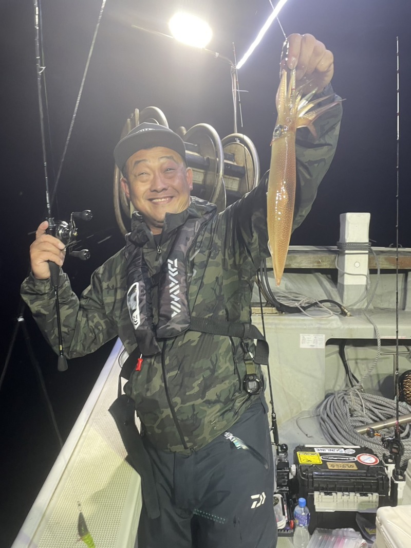 鳥取県赤碕港イカメタル・オモリグでケンサキイカ、コウイカ釣果