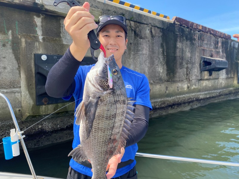 大阪湾・チェイスでボートからのチヌトップ!チヌ釣果
