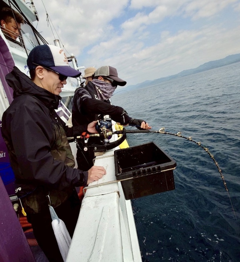 串本 大物泳がせ