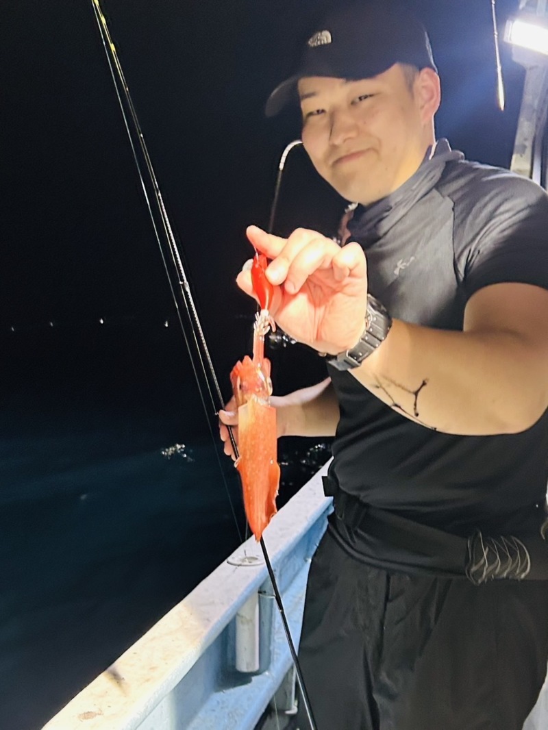 鳥取賀露港「釣りバカ丸」のイカメタルでケンサキイカ釣果