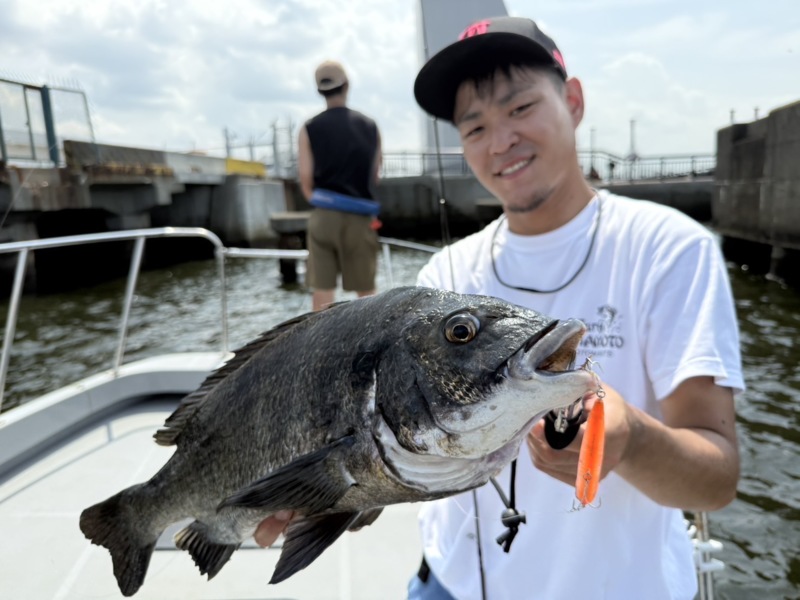 大阪湾ボートからのルアーでチヌ釣果