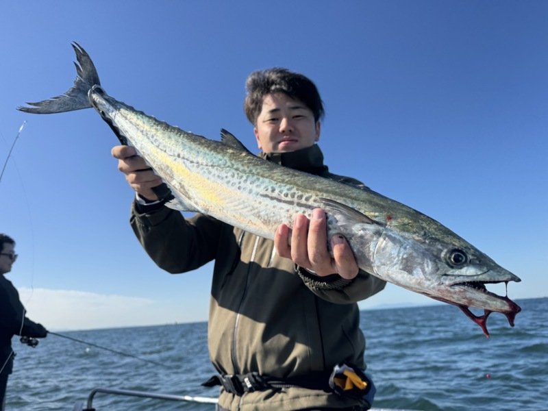 大阪湾の釣船「チェイス」でブレードジギングのサワラ釣果
