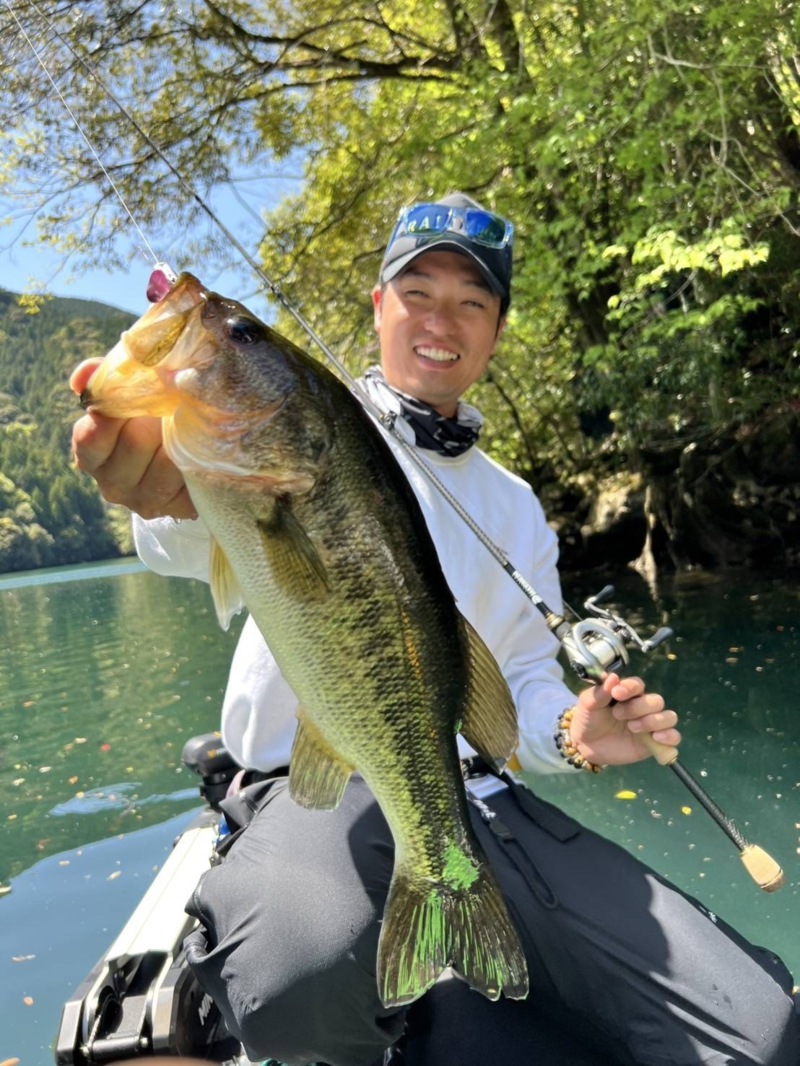 奈良県七色ダムのレンタルボートでブラックバス釣果