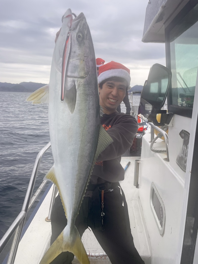 京都府丹後半島沖の釣船「ブルーウォーター」ジギングでブリ釣果