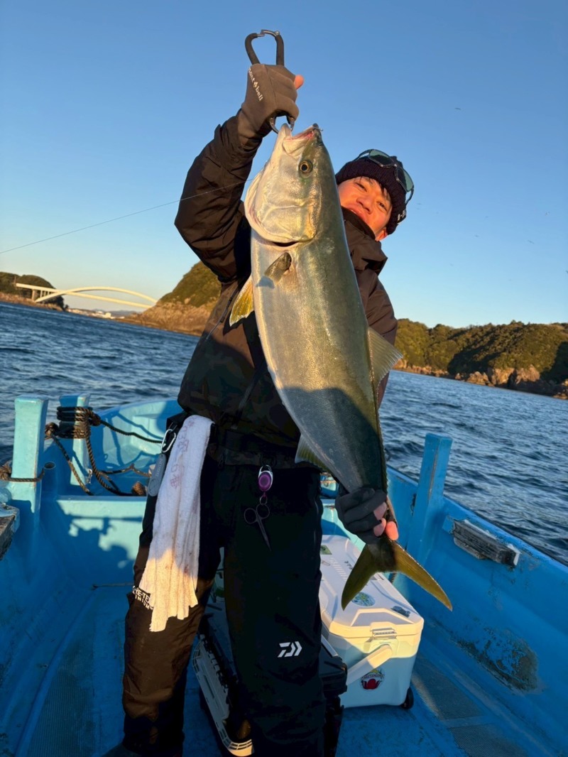和歌山県串本大島のカセ釣りでブリ釣果
