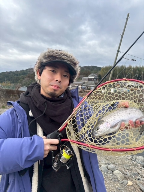 大阪府高槻市の管理釣り場「芥川マス釣り場」のニジマス釣果